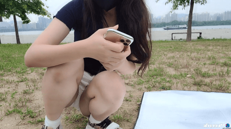 
여의도공원에 나타난 처자~
