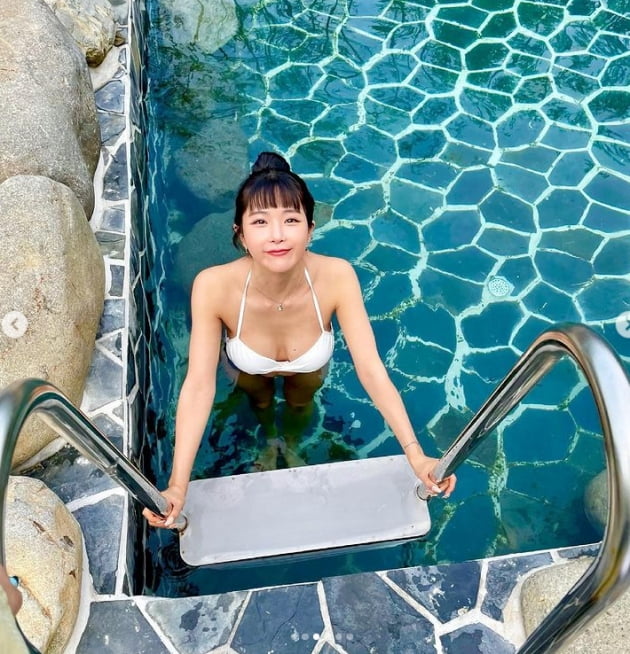 
조현영, 비키니
