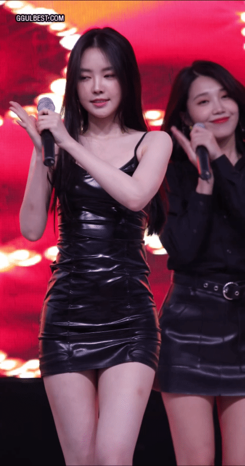 
슬랜더의 정석 손나은.gif

