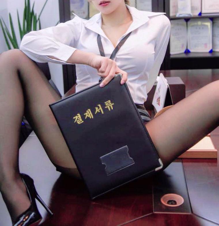 
얼굴 비공개 화보 모델

