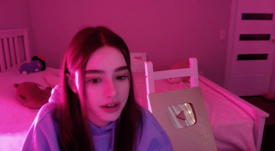 
뷰티 유튜버 다샤타란.gif

