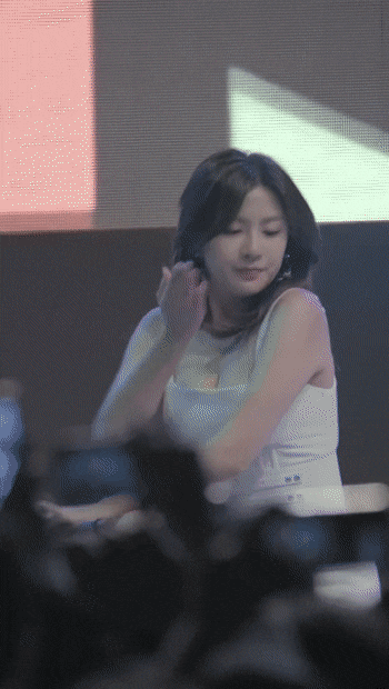 
오하영 하얀원피스
