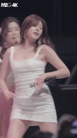 
오하영 하얀원피스
