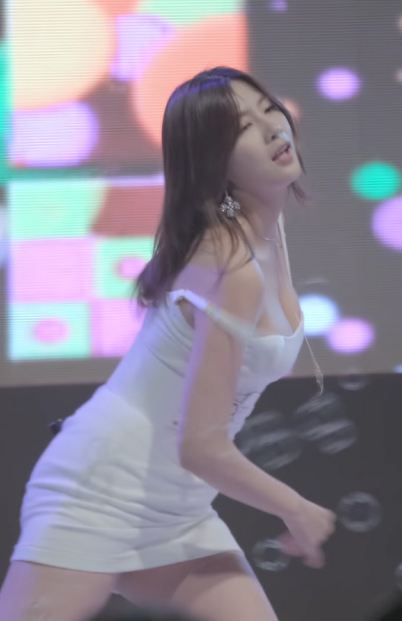 
오하영 하얀원피스
