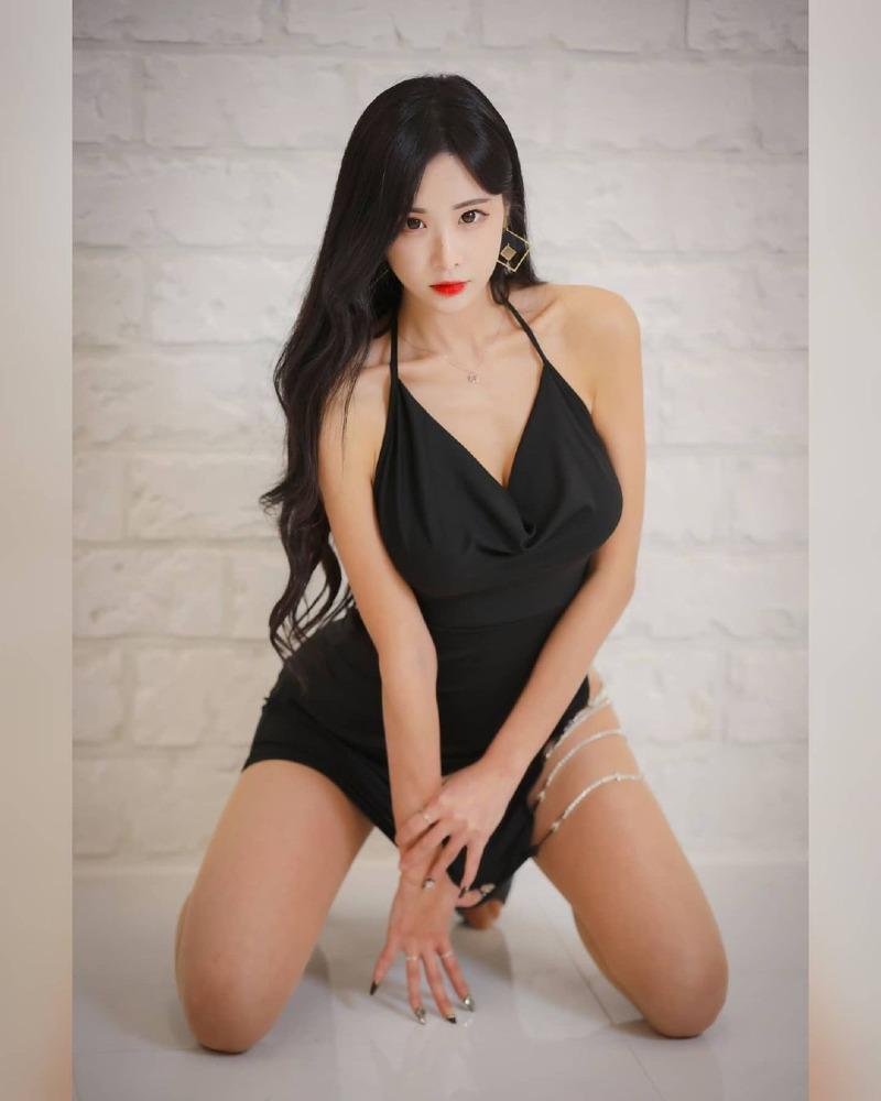 
모델 하빈
