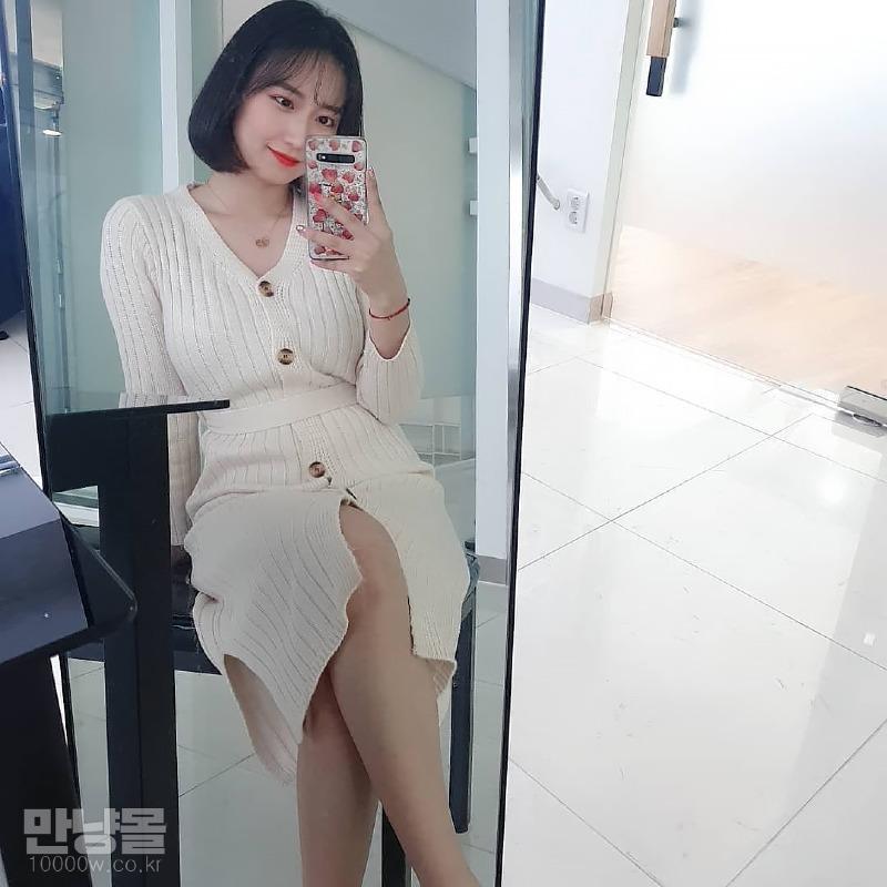 가끔은 이런 평범한 의상의 사진이 좋다는...(출처 스푸닝은지)