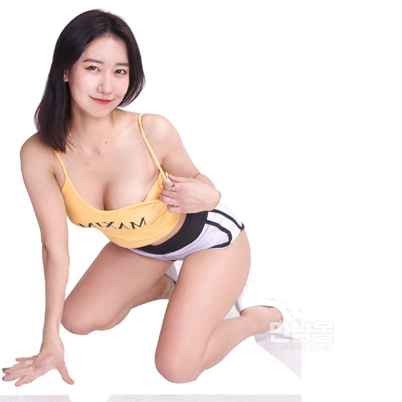 가끔은 이런 평범한 의상의 사진이 좋다는...(출처 스푸닝은지)