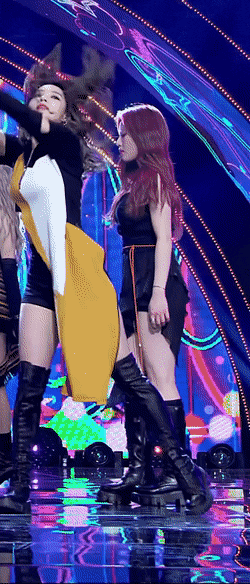 
핫팬츠 프로미스나인 새롬
