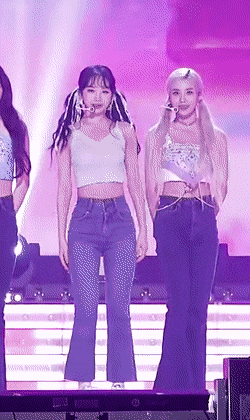 
양갈래 청바지 채원

