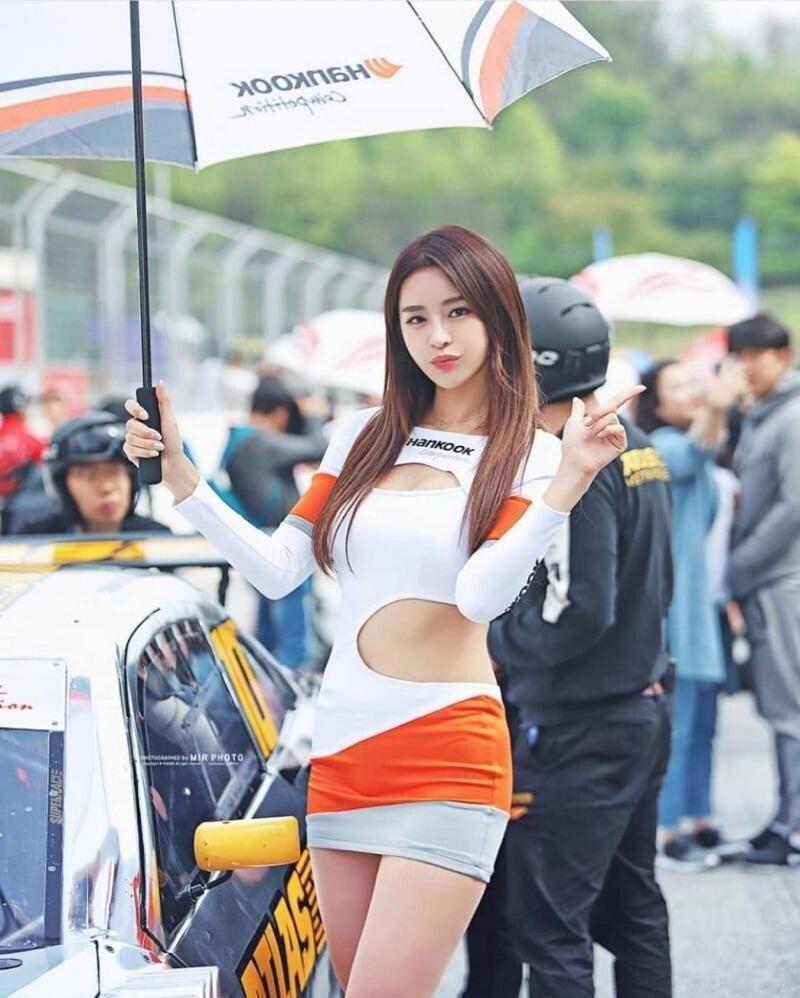 
레이싱모델 안나경
