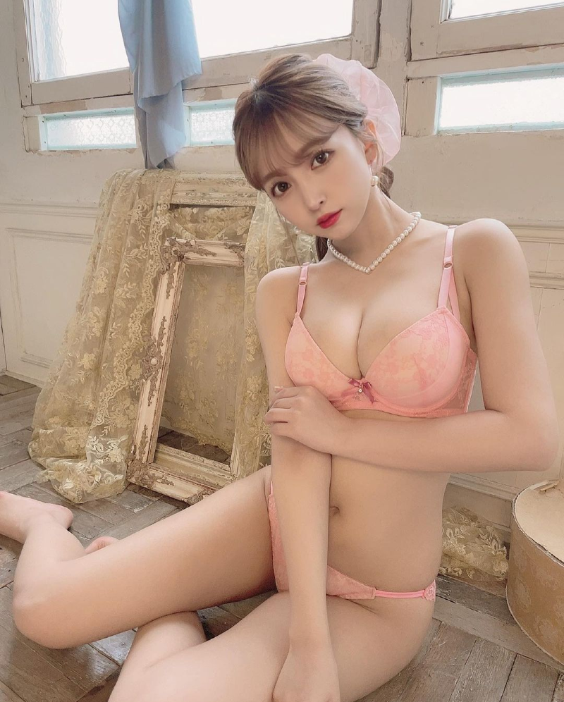 
일하는 모습이 너무나 아름다운 미카미 유아
