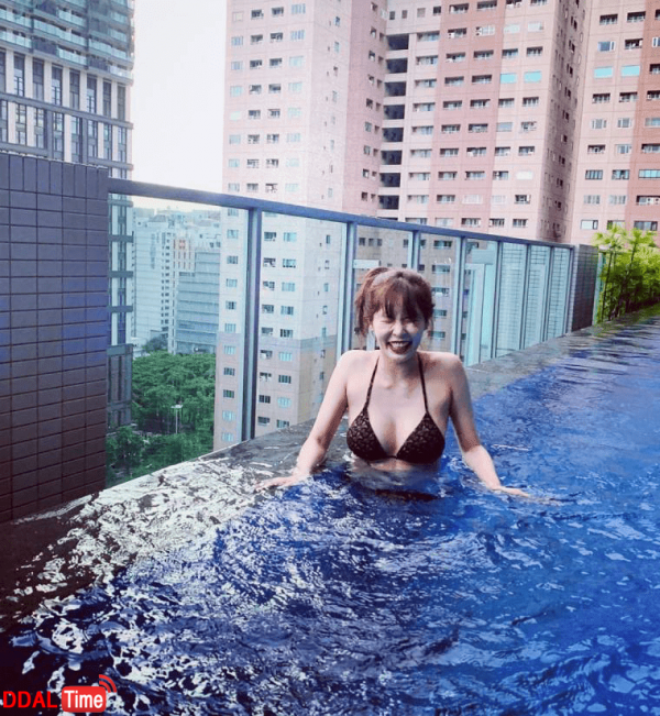 
비키니입은 현아
