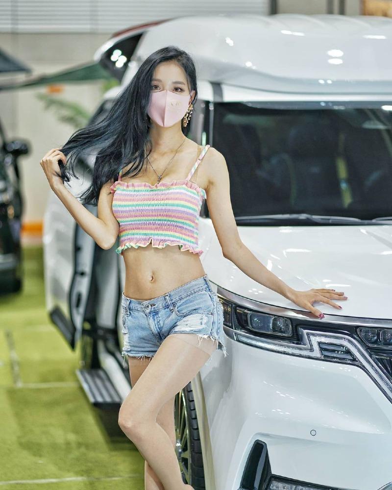 
모델 김가온
