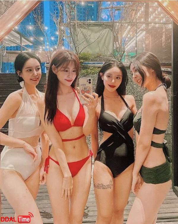 비키니입은 치어리더들