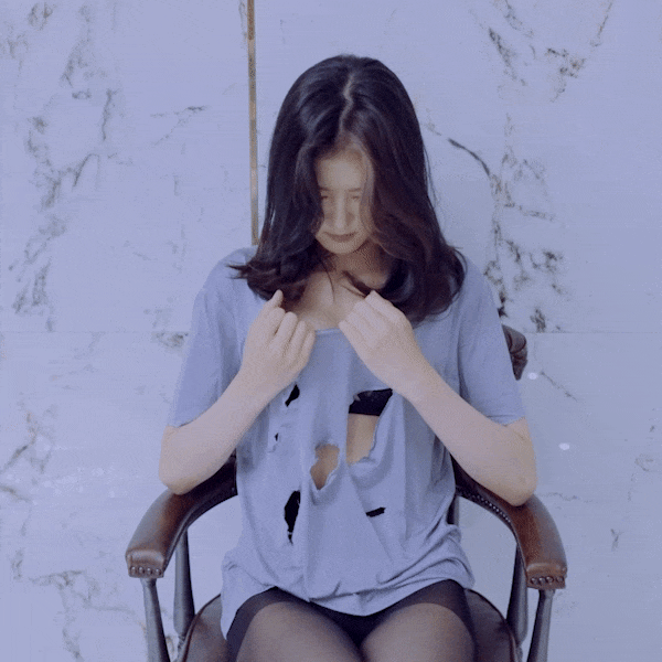 
같이 게임 하자는 여자
