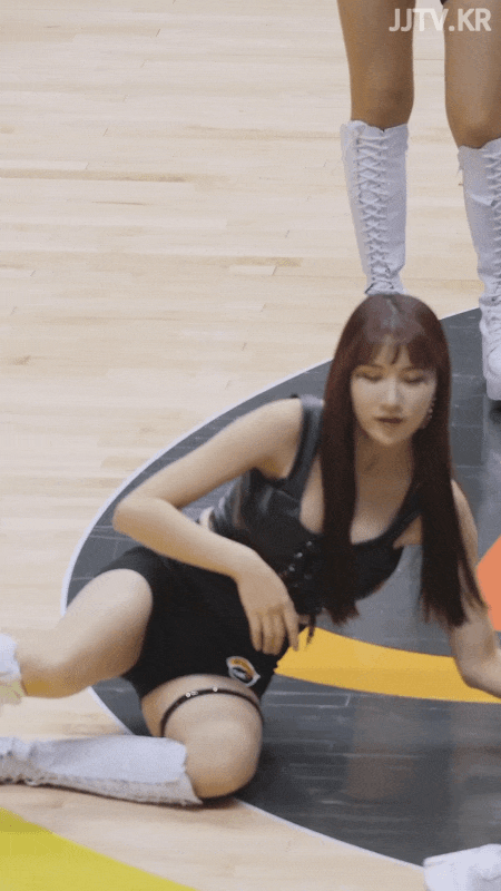 
치어리더 춤추기

