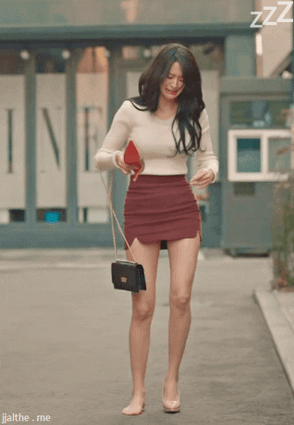 
권나라의 이 미친 비율은 조작이 아니고 진짜 일까요?
