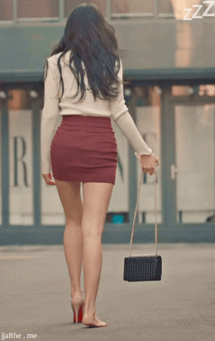 
권나라의 이 미친 비율은 조작이 아니고 진짜 일까요?
