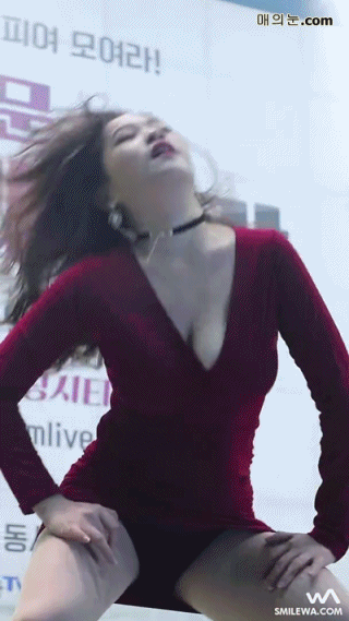 
빠져 나올듯한 댄스팀의 그것

