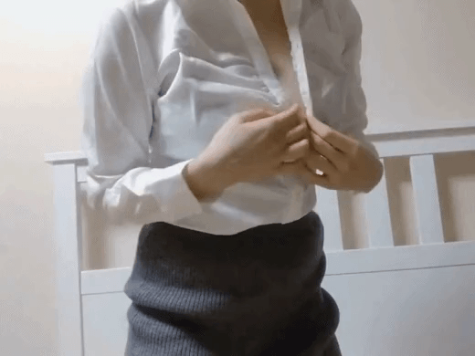 
퇴근하기전에 오피스룩 ㅊㅈ.gif...
