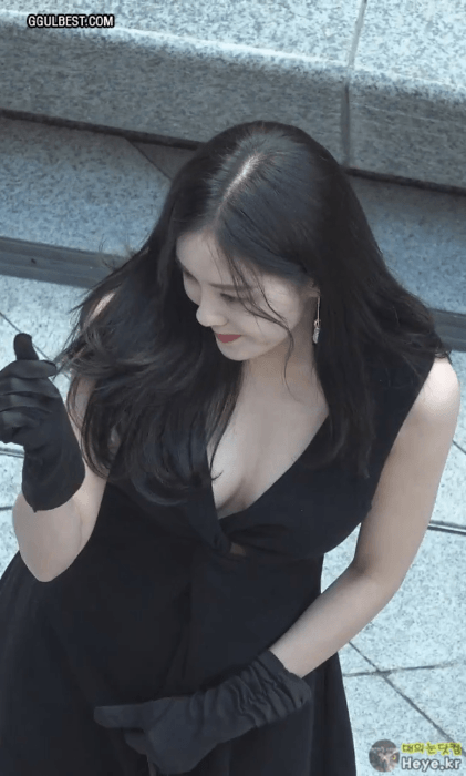 
효민 블렉드레스
