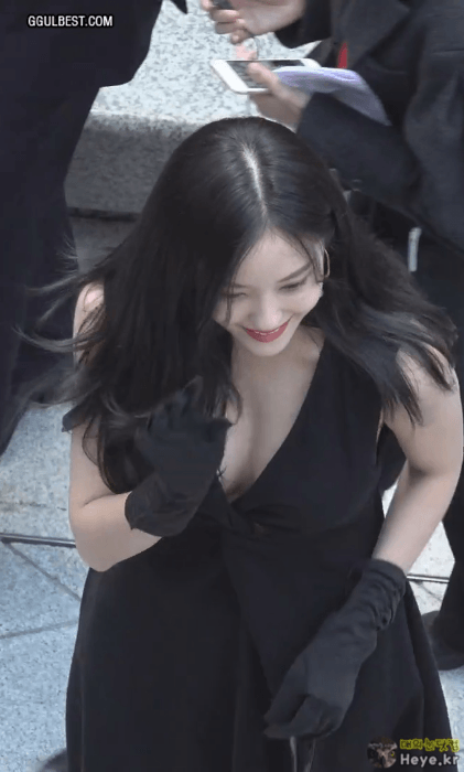
효민 블렉드레스
