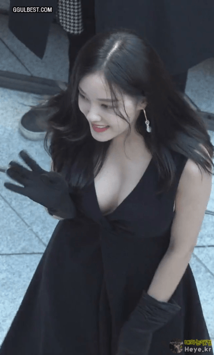 
효민 블렉드레스
