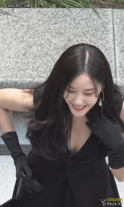
효민 블렉드레스
