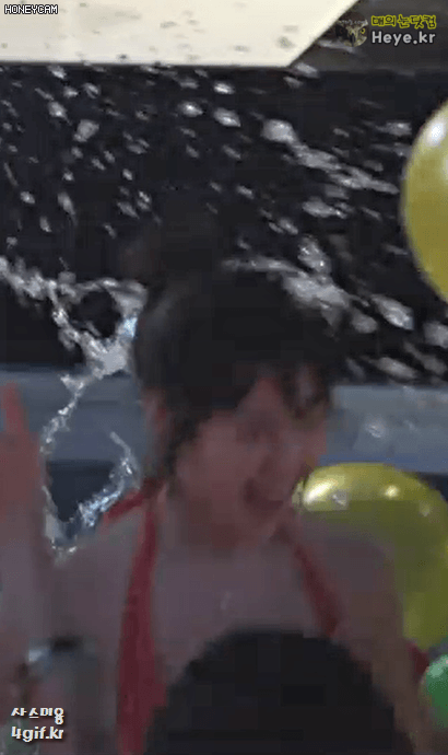 
빨간 비키니 진세연.gif
