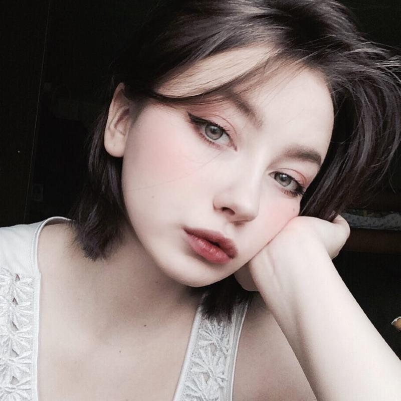 
셀카 많이찍는 러시아 처녀.jpg

