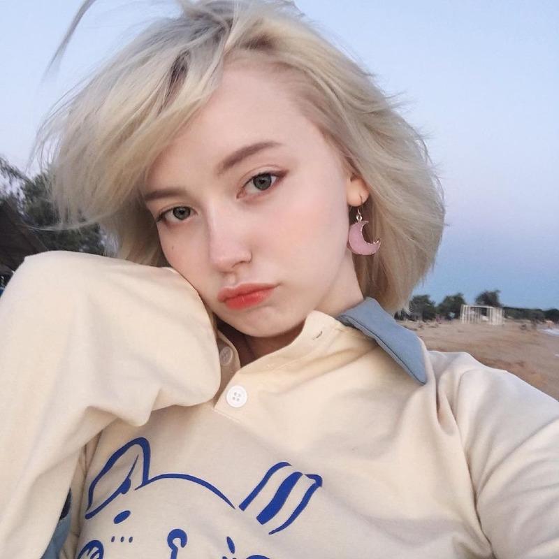 
셀카 많이찍는 러시아 처녀.jpg
