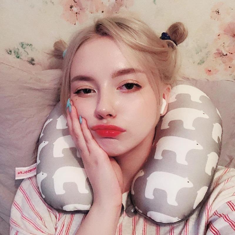 
셀카 많이찍는 러시아 처녀.jpg
