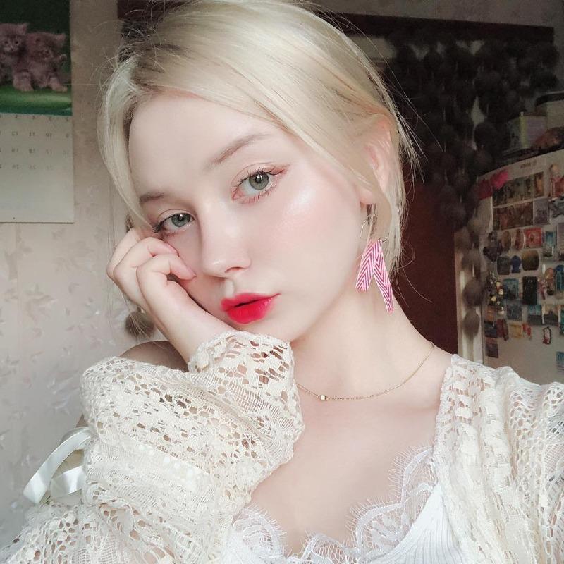 
셀카 많이찍는 러시아 처녀.jpg
