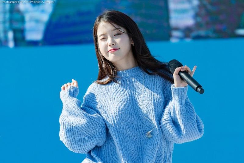 
O(＞_＜)O 아이유.jpg
