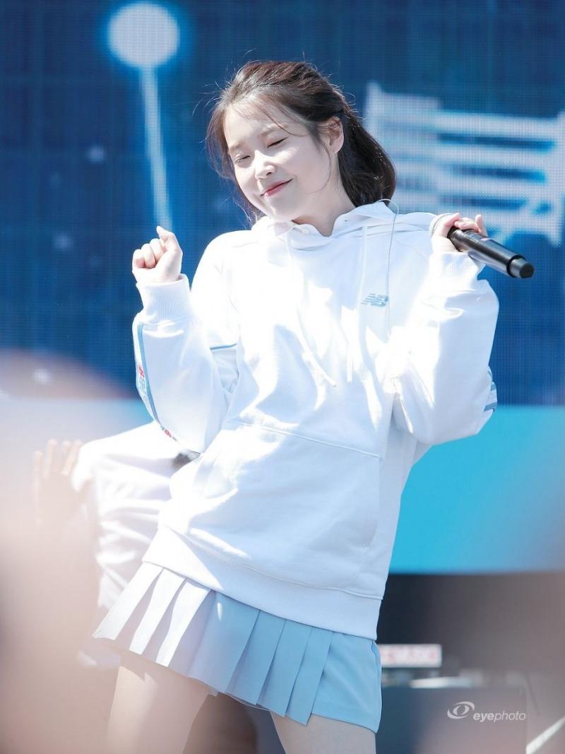 
O(＞_＜)O 아이유.jpg
