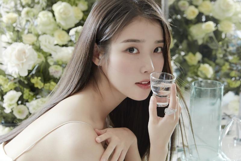
이슬만 먹고 사는 요정
