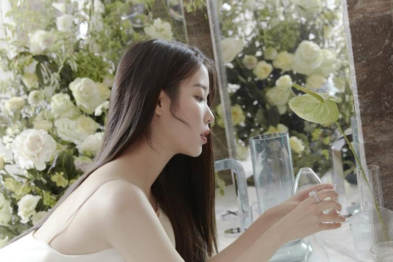 
이슬만 먹고 사는 요정
