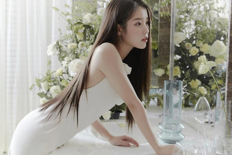 
이슬만 먹고 사는 요정
