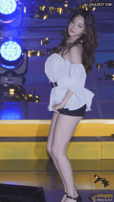 
[스압] 유라 레전드 의상.gif
