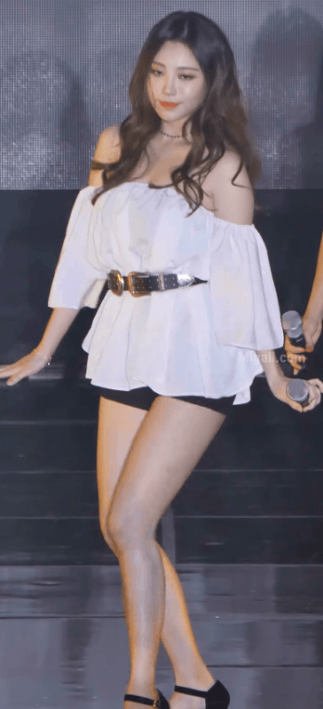 
[스압] 유라 레전드 의상.gif
