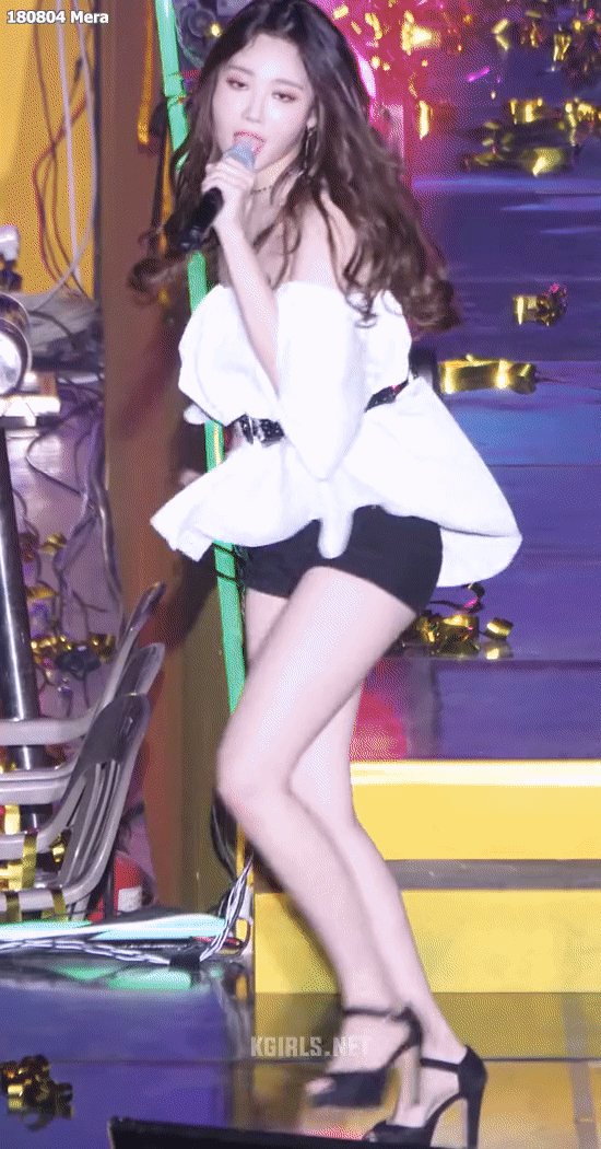 
[스압] 유라 레전드 의상.gif
