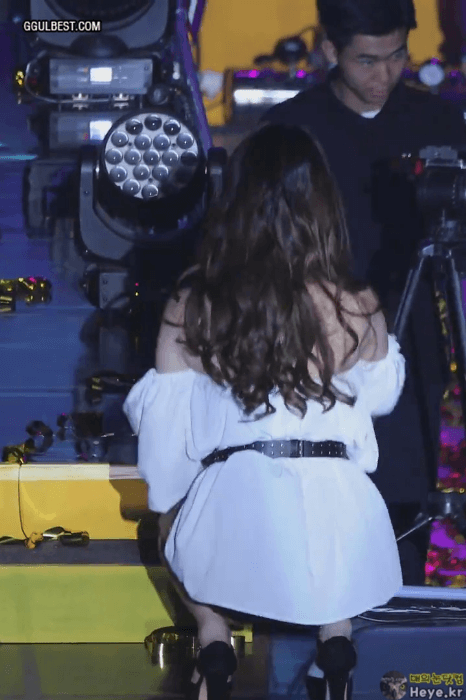 
[스압] 유라 레전드 의상.gif
