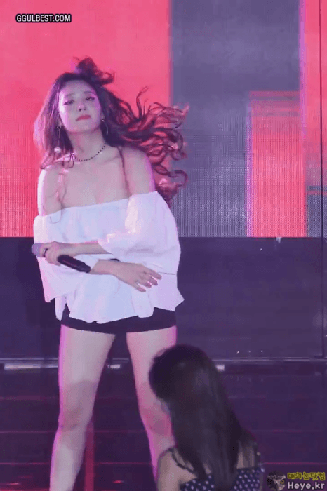 
[스압] 유라 레전드 의상.gif
