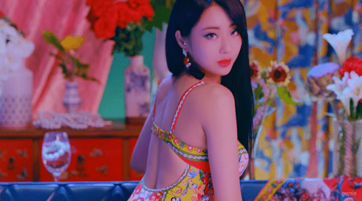 
수영복 입은 경리.jpgif
