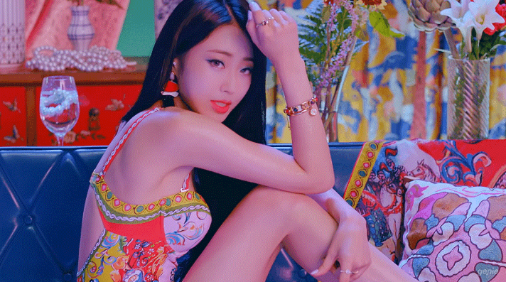 
수영복 입은 경리.jpgif
