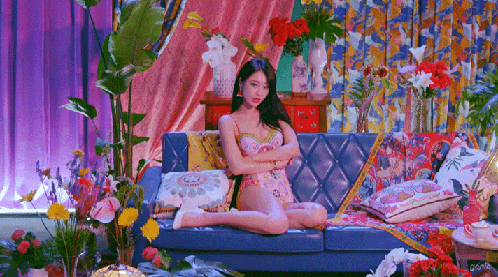 
수영복 입은 경리.jpgif
