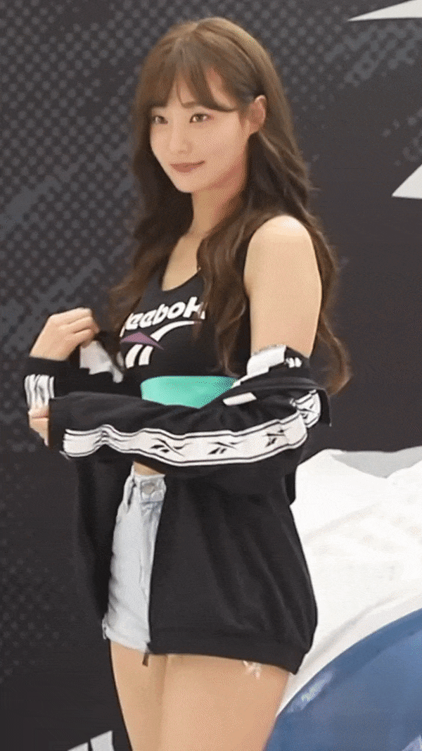 
연우 리복 행사.gif
