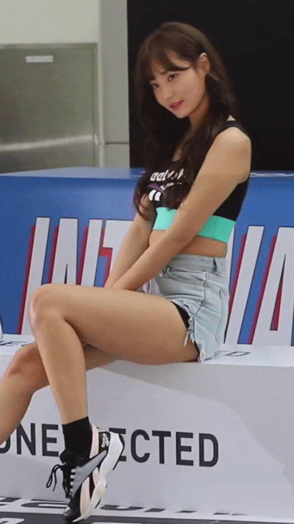 
연우 리복 행사.gif
