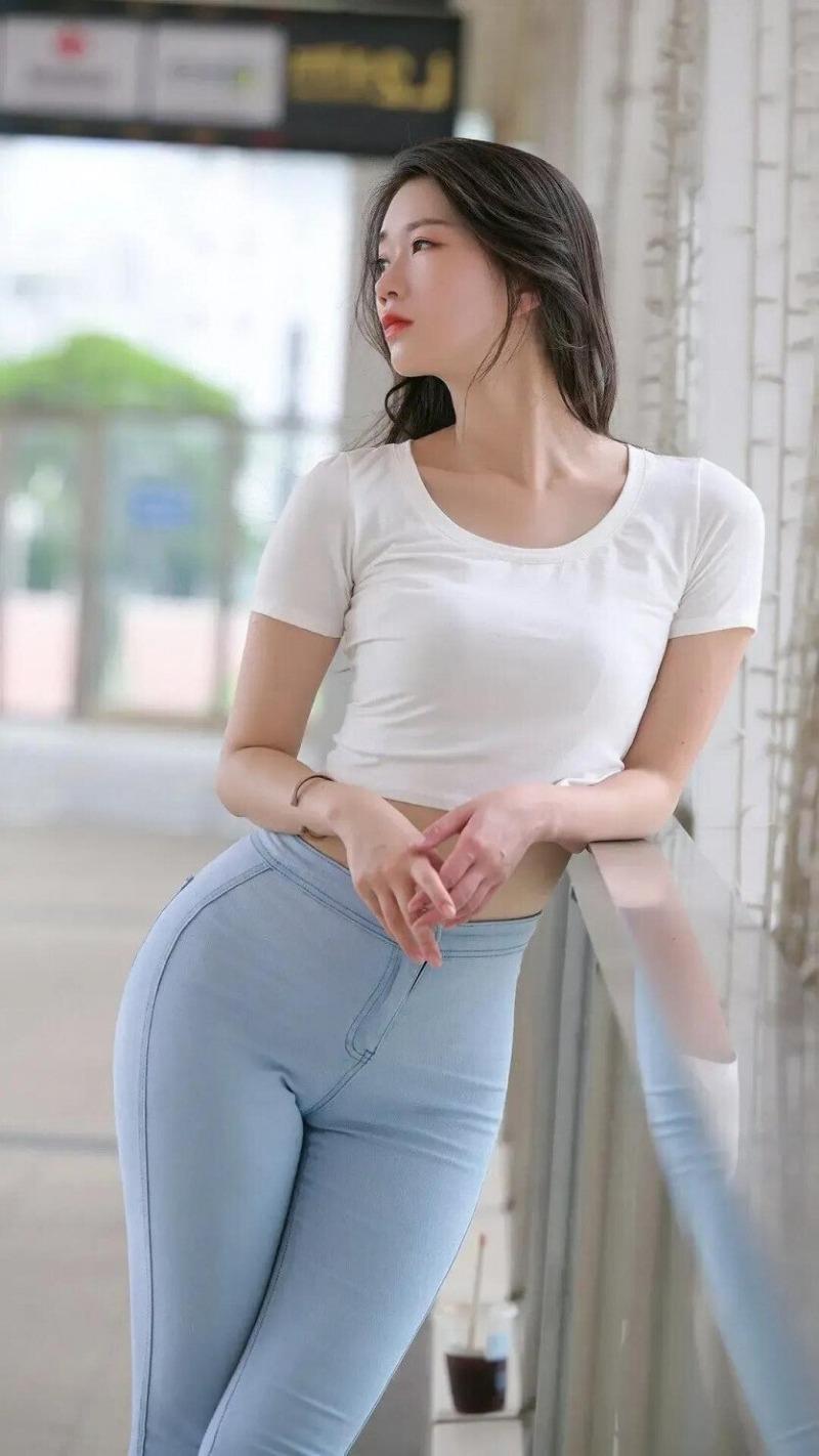 
ㅇㅎ)남자들이 원하는 진정한 흰티+청바지
