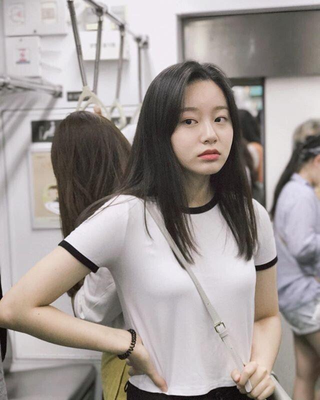 
배우 박유나...~
